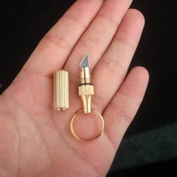 CAPSULE PORTE-CLÉS LAITON AVEC MINI CUTTER INTÉGRÉ OR