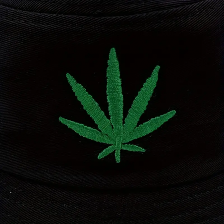 BOB STREETWEAR CANNABIS NOIR (avec feuille verte)